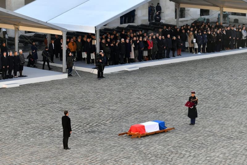 French President Emmanuel Macron pays tribute to Former President of the European Commission Jacques Delors at the Hotel National des Invalides. Julien Mattia/Le Pictorium via ZUMA Press/dpa