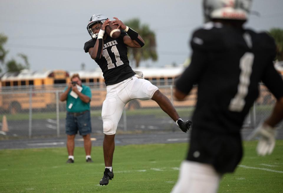 Kelvin Jimenez of Mariner makes a catch against Desoto on Thursday, Aug. 31, 2023, at Mariner High School in Cape Coral.