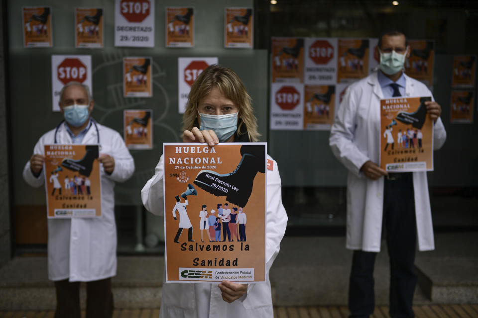 Health services members calling for a general strike and demanding more labor protection on their jobs, in Pamplona, northern Spain, Tuesday, Oct. 27, 2020, while Spain suffer a second strong pandemic crisis by COVID-19.(AP Photo/Alvaro Barrientos)