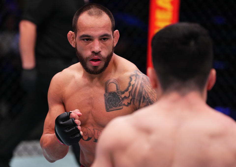 LAS VEGAS, NEVADA – SEPTEMBER 05: (L-R) Jean Silva of Brazil battles Kevin Vallejos of Argentina in a featherweight fight during Dana White’s Contender Series season seven, week five at UFC APEX on September 05, 2023 in Las Vegas, Nevada. (Photo by Cooper Neill/Zuffa LLC via Getty Images)