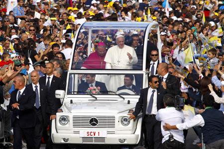 Pope Francis waves as he arrives to lead a mass outside the Shrine of Our Lady of Bonaria in Cagliari September 22, 2013. REUTERS/Giampiero Sposito