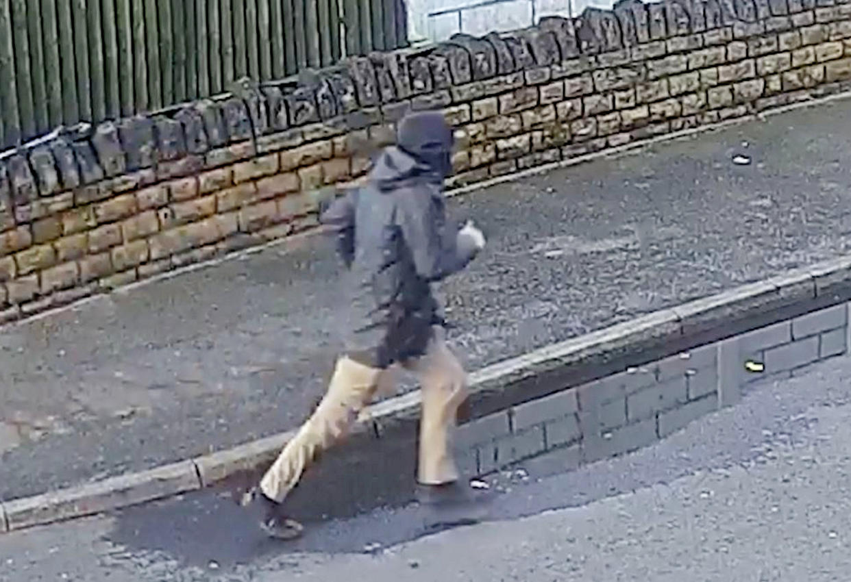 CCTV footage of a suspect detectives urgently want to track down. (Nottinghamshire Police / SWNS)