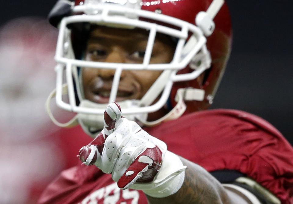 Oklahoma RB Joe Mixon remains on the board in Day 2 of the NFL draft. (AP)