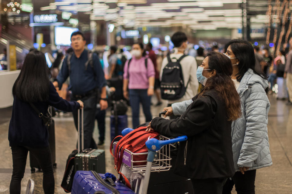 CHANGI AIRPORT, SINGAPORE - 2020/01/29: People are seen wearing protective masks as they walk around Changi Airport in Singapore. Many people have started wearing protective masks in many places around the world due to the fear of Wuhan coronovirus outbreak. Ten people tested positive for the Wuhan coronavirus in Singapore as of 29th January 2020- as reported by the country's Ministry of Health (MOH). (Photo by Maverick Asio/SOPA Images/LightRocket via Getty Images)