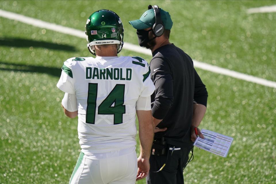 New York Jets head coach Adam Gase, right, talks to quarterback Sam Darnold.