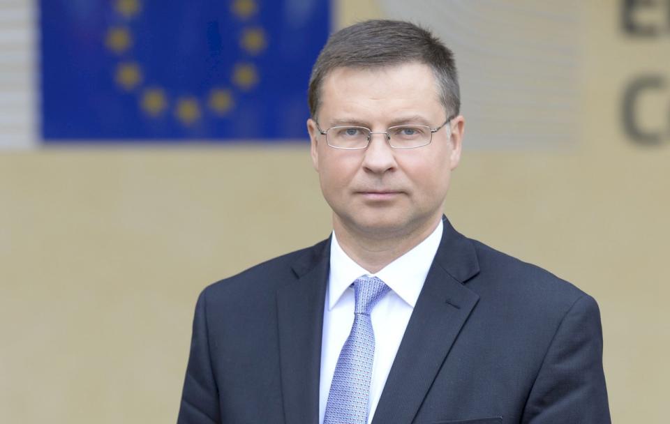 歐盟執委會副主席杜姆布羅夫斯基斯表示，各會員國財政部長同意將歐盟對烏克蘭的援助款項支付，併入歐盟的2023年預算。 (圖：EU)