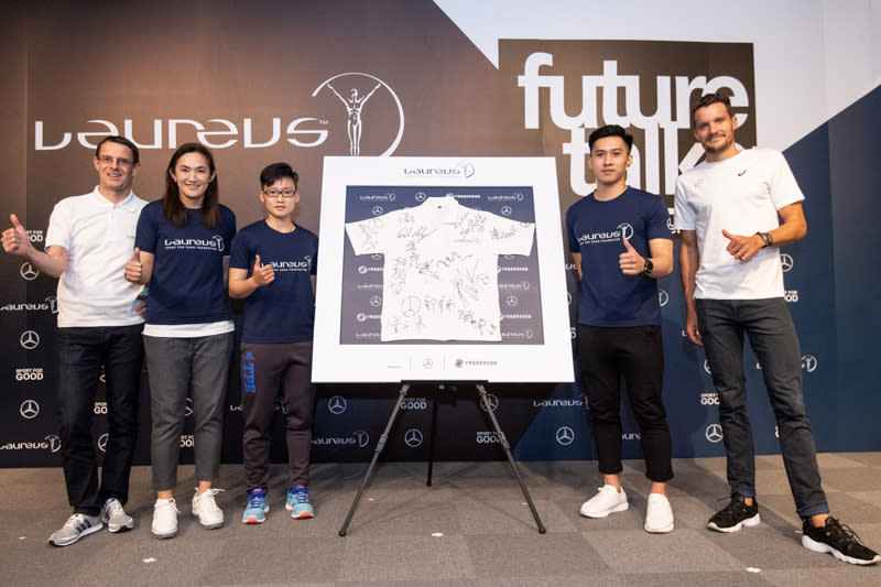 「Mercedes-Benz Future Talks x Laureus」未來講堂首次舉辦，力邀世界級體壇巨星齊聚，右起台灣賓士總裁邁爾肯、2016勞倫斯大獎得主－揚．弗洛丹諾(Jan Frodeno)、台灣女籃傳奇錢薇娟、台灣滑輪溜冰女將陳映竹，及冬季奧運中華台北無舵雪橇代表連德安，揭露耀眼成就背後的艱辛歷程。