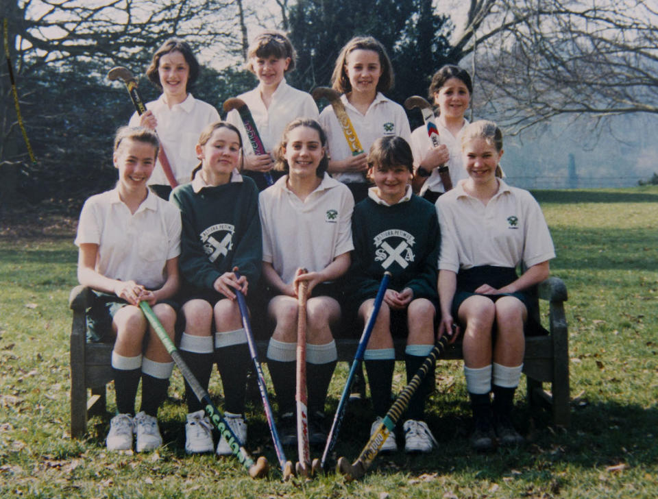 Kate Middleton (premier rang au centre) lors de ses études à la St Andrew's School