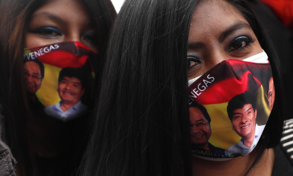 Supporters of Bolivian presidential candidate for the Movement Towards Socialism Party, MAS, Luis Arce, participate in hiw closing campaign rally for the upcoming Oct. 18, presidential elections, in El Alto, Bolivia, Wednesday, Oct. 14, 2020. (AP Photo/Juan Karita)