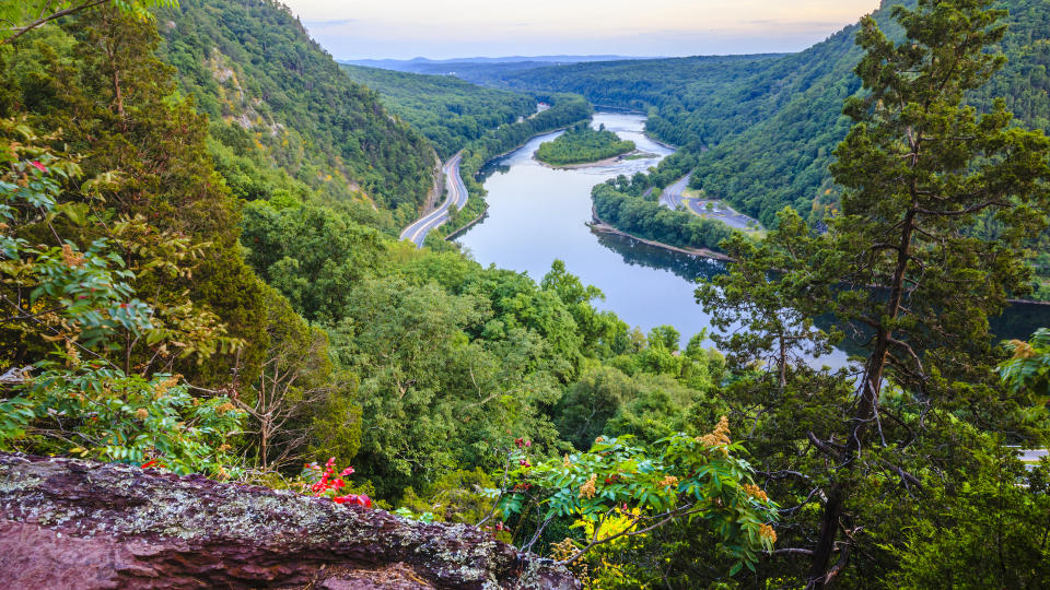 Mount Tammany view to Lake Delaware Gap