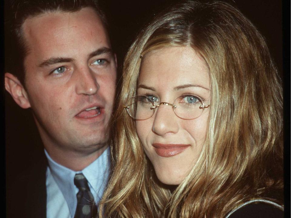 Perry y Aniston en 1998 (Getty Images)
