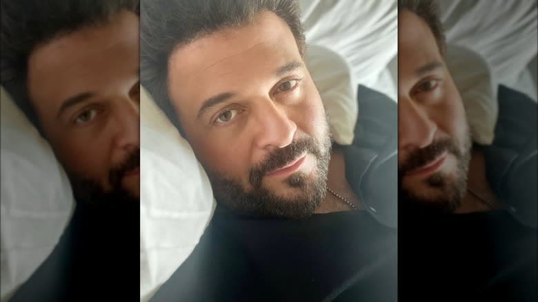 Adam Richman in bed