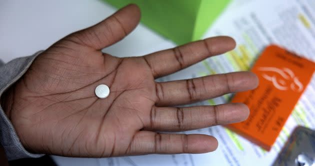 A patient holds abortion-inducing medication at Houston Women's Reproductive Services, Oct. 1. (Photo: Evelyn Hockstein via Reuters)