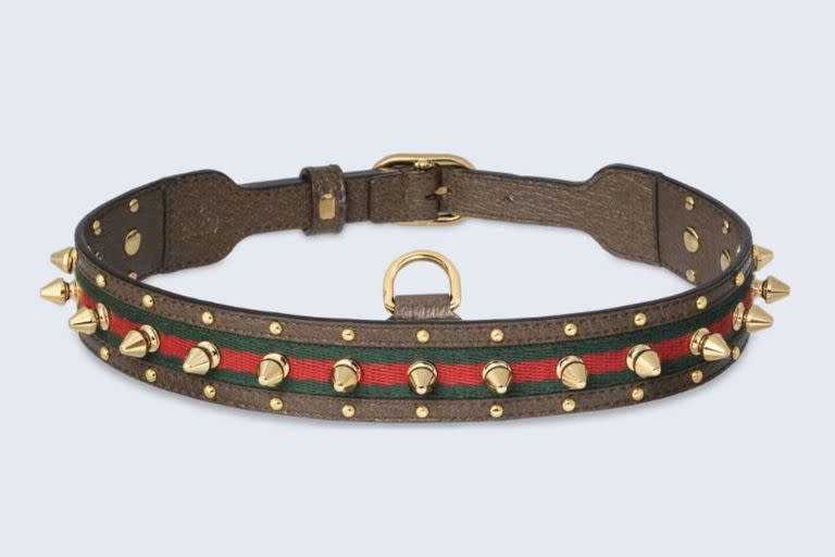 Un collar de la marca Gucci se vende en la página oficial de la firma en España a €360, el equivalente a $50.000