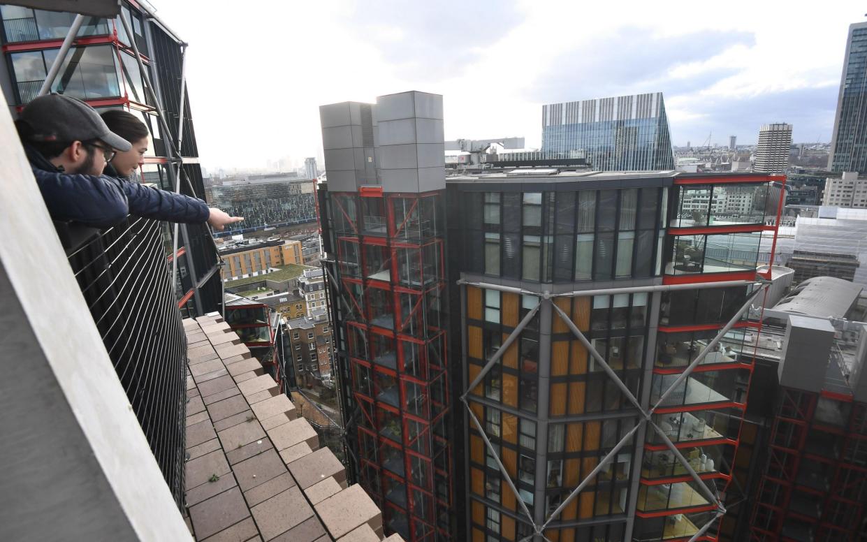 Residents complained that the viewing platform at Tate Modern overlooked the Neo Bankside development flats, right - PA/Alamy