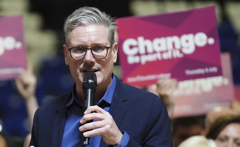 Sir Keir Starmer habla en un acto de campaña en el Caledonian Gladiators Stadium en East Kilbride, Escocia