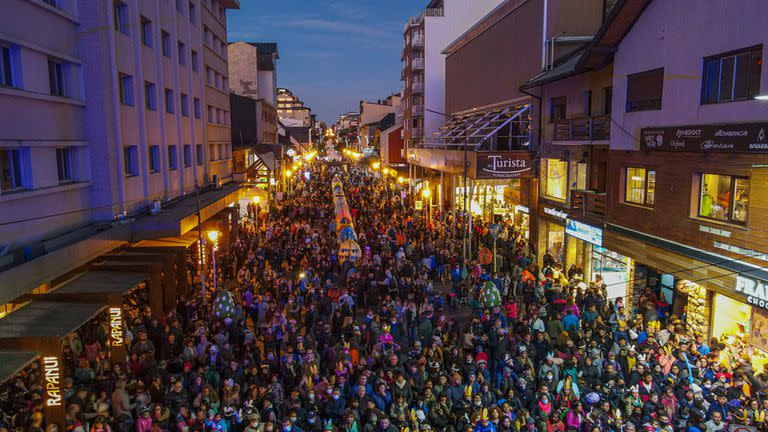 Las fiestas se vuelven multitudinarias