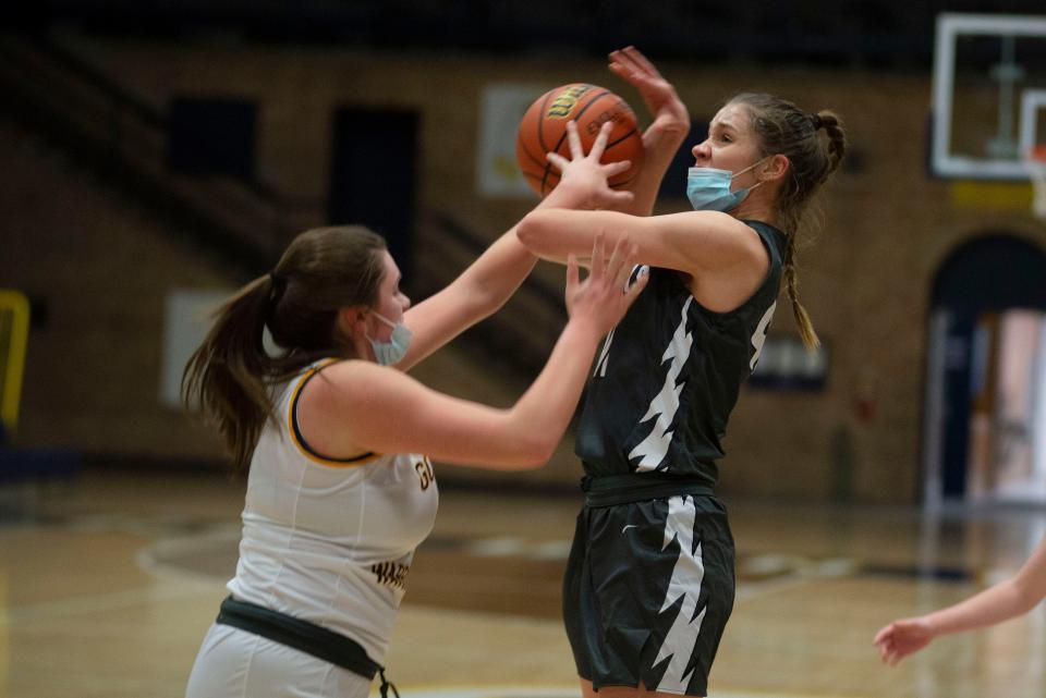 Sterling's Kathryn Rowzee (left) and Galesburg's Abigail Davidson go after a loose ball in Western Big 6 action on Monday, Jan. 10, 2022.