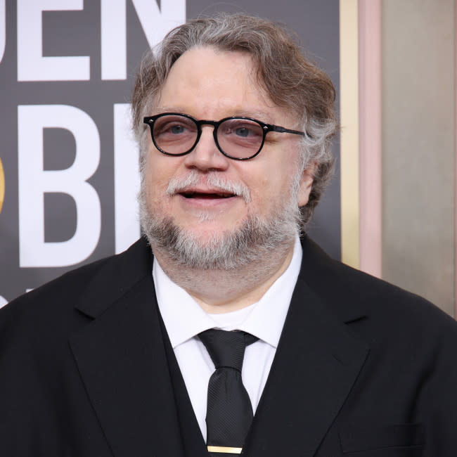 Guillermo del Toro dice que la estrella infantil de Pinocho ahora suena como 'Barry White' credit:Bang Showbiz