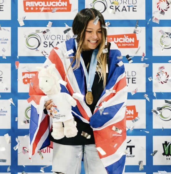 不僅亞運滑板年紀輕，今年在女子滑板公園賽奪金的英國選手絲佳布朗也才14歲，東奧奪牌時僅13歲。(photo from Sky Brown Facebook Officials)