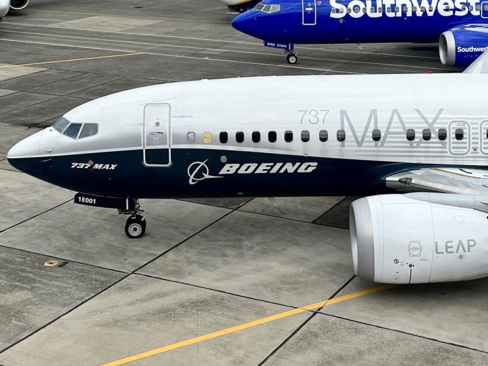 Boeing 737 MAX 7.