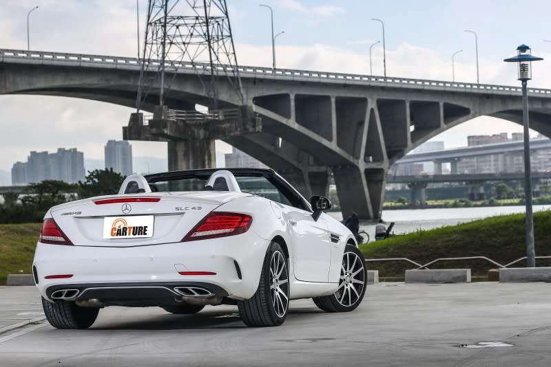 Mercedes-AMG SLC 43售價為新台幣376萬元。