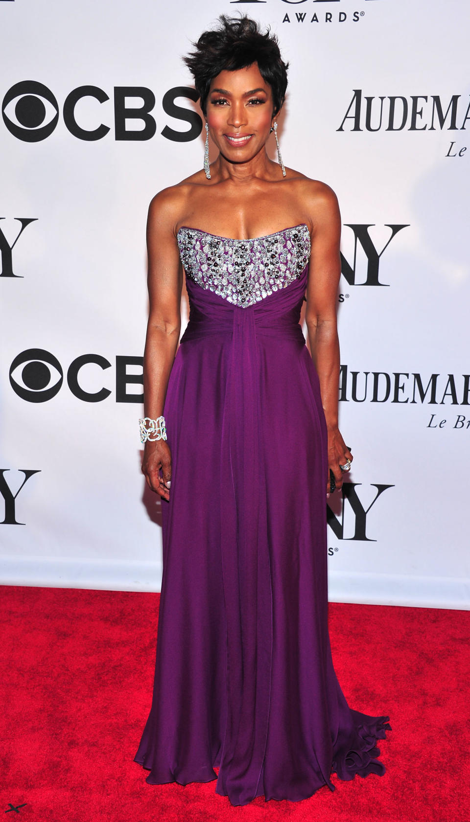 Angela Bassett arrives on the red carpet at the 67th Annual Tony Awards, on Sunday, June 9, 2013 in New York. (Photo by Charles Sykes/Invision/AP)