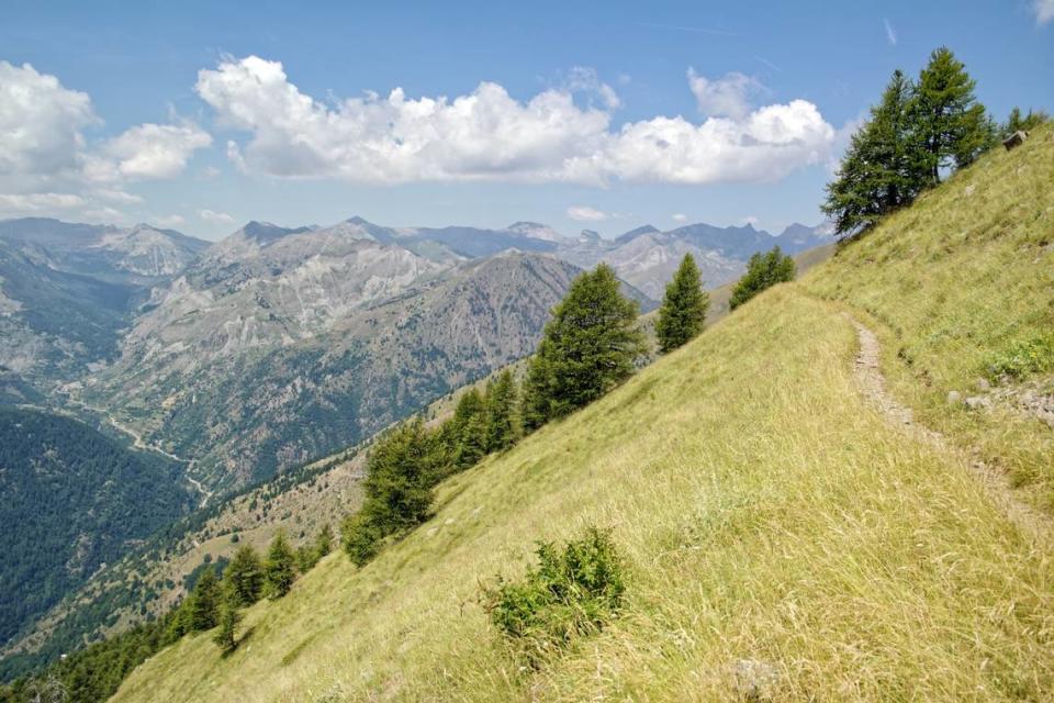 Ruta de senderismo entre los lagos Lacs de Vens y Lac de Rabuons, Parque Nacional Mercantour, en los Alpes Occidentales franceses, que sirvieron de escenario de la película “Anatomía de una caida”.