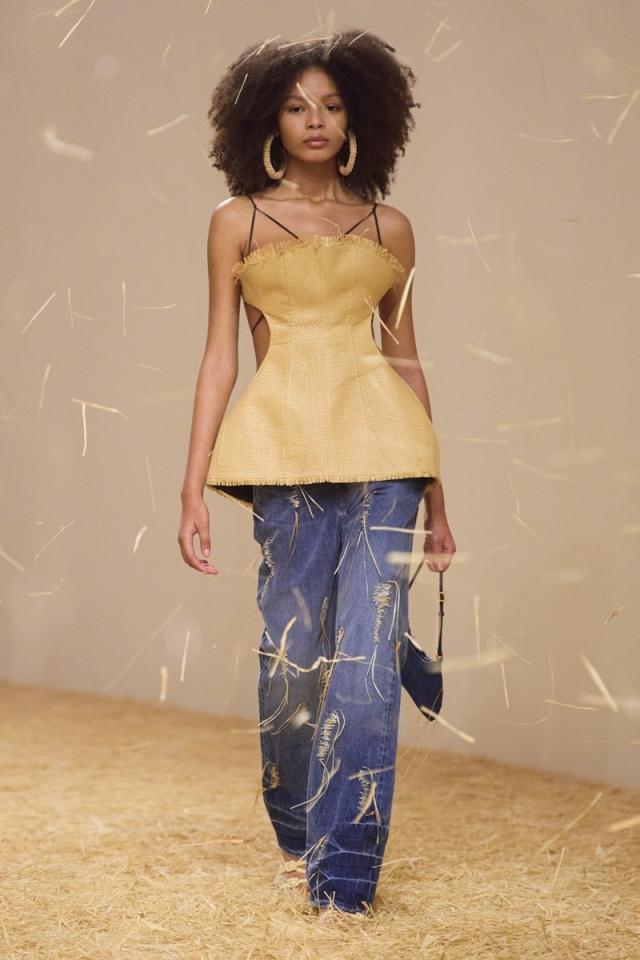 Jacquemus “LE RAPHIA” Spring/Summer 2023 Runway Show