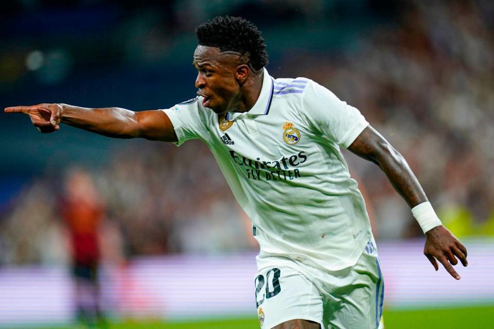 El jugador del Real Madrid Vinicius Jr. celebra tras anotar un gol ante el Manchester Ctiy en el partido de ida de la semifinal de la Liga de Campeones, celebrdo el 9 de mayo de 2023 en Madrid.