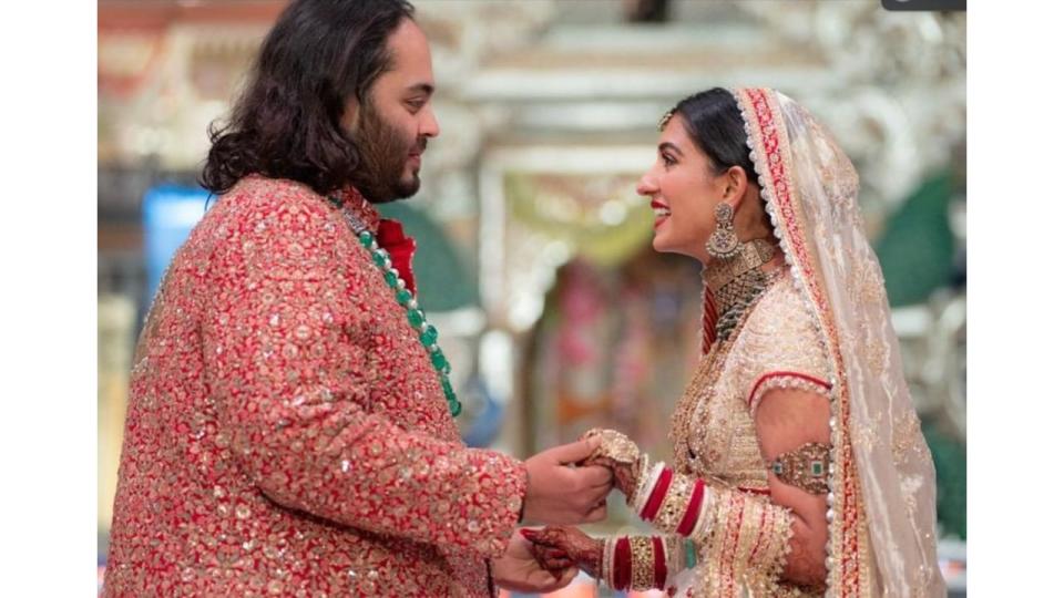 Radhika Merchant facing eachother Anant Ambani