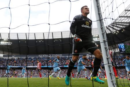 Britain Football Soccer - Manchester City v Sunderland - Premier League - Etihad Stadium - 13/8/16 Manchester City's Sergio Aguero celebrates scoring their first goal as Sunderland's Vito Mannone looks dejected Action Images via Reuters / Lee Smith