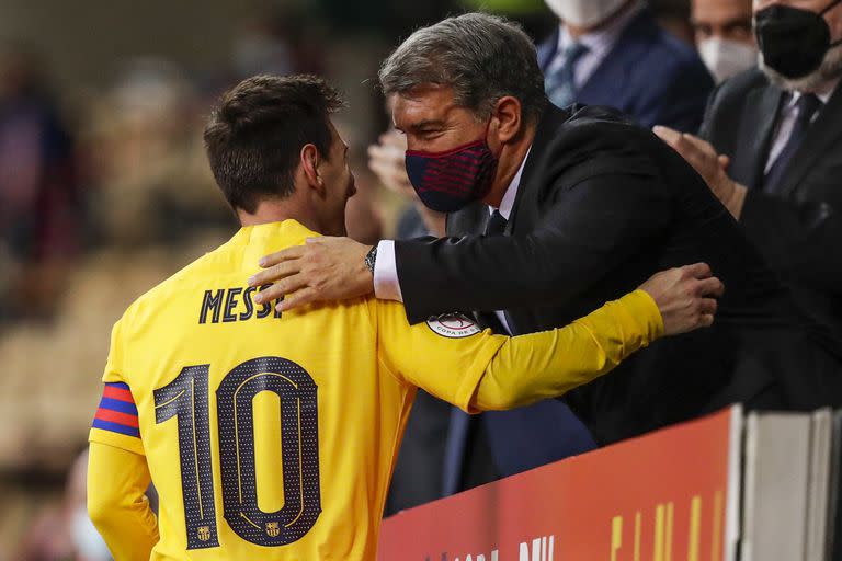 Lionel Messi y Joan Laporta celebran el último título que ganaron juntos: la Copa del Rey. Después vendría la separación