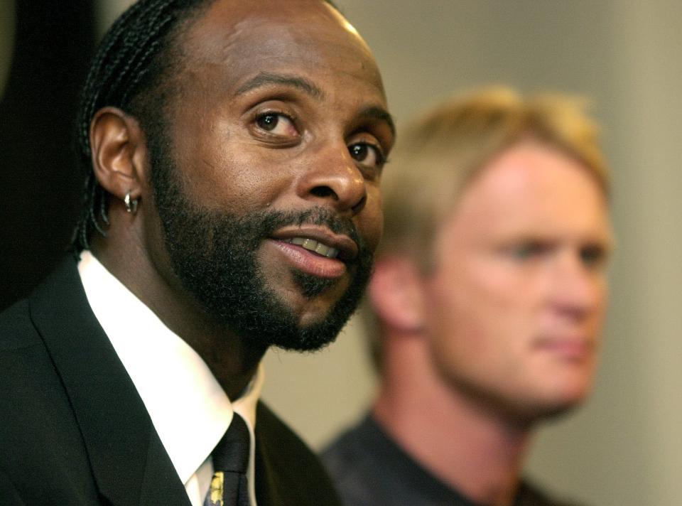 Jerry Rice, left, once played for Jon Gruden with the Raiders but didn't have much to say about his former coach's resignation. (Photo by MediaNews Group/Contra Costa Times via Getty Images)