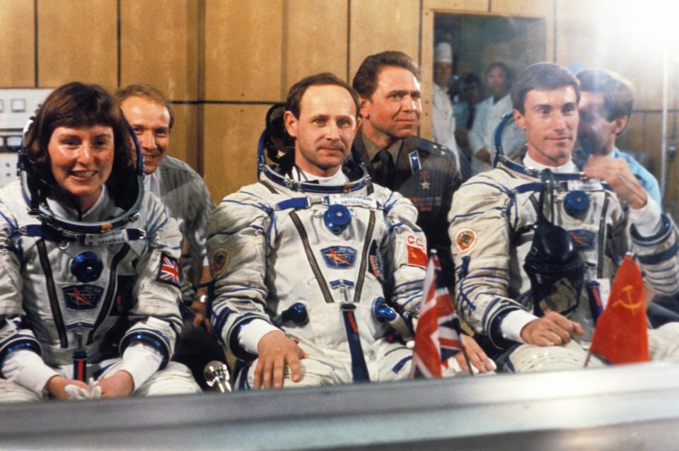 Soyuz tm-12, cosmonauts helen sharman (uk), anatoly artsebarsky, and sergei krikalev prior to launch, 1991. (Photo by: Sovfoto/Universal Images Group via Getty Images)