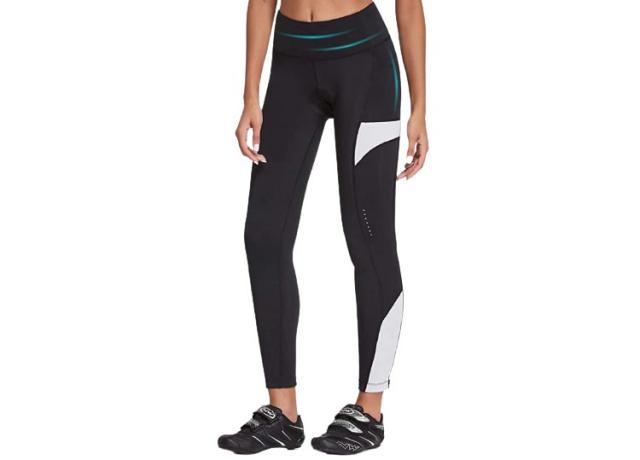 Leggings you can actually squat in >>>⁣ The Flex Legging doesn't become see  through and you won't need to pull them up. @sassathescorpi