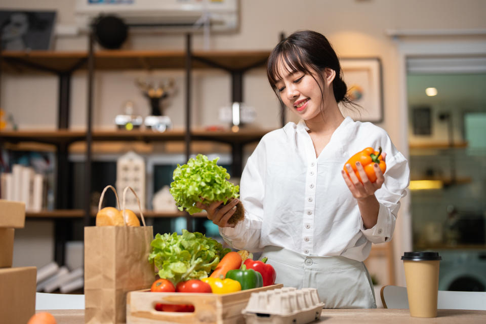 醫生建議多吃高蛋白質及高纖維食物，才能有效解決產後常見的便祕問題（示意圖/Getty Image）