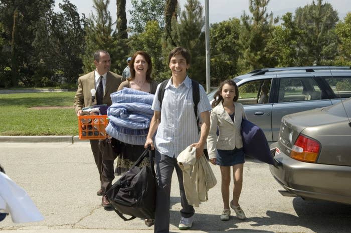 Mark Derwin, Ann Cusack, Justin Long, Hannah Marks in Accepted