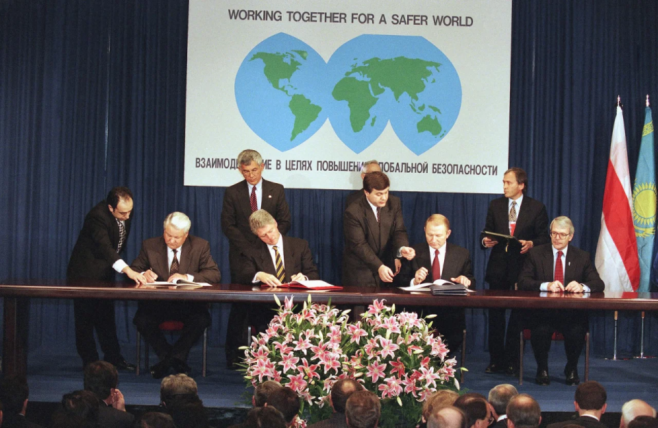 December 1994 summit where Ukraine agreed to dismantle its nuclear arsenal <span class="copyright">AP</span>