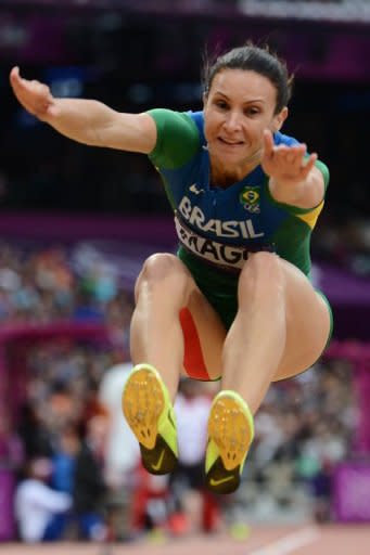 La brasileña Maurren Higa Maggi durante la competencia clasificatoria de salto largo en evento de los Juegos de Londres -2012, el 7 de agosto de 2012. (AFP | franck fife)