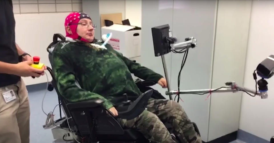 Imagen de un experimento científico enfocado a personas con parálisis llevado a cabo en la Universidad de Texas. Via New Scientist.