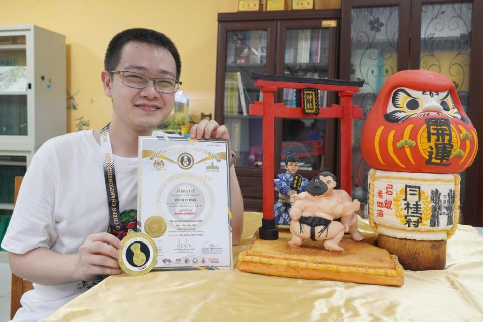 大葉大學碩士班學生陳奕廷參加馬來西亞世界廚藝大賽勇奪金牌。(記者吳東興攝)