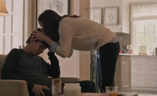 Jennifer Garner kisses Nick Robinson's head in Love, Simon