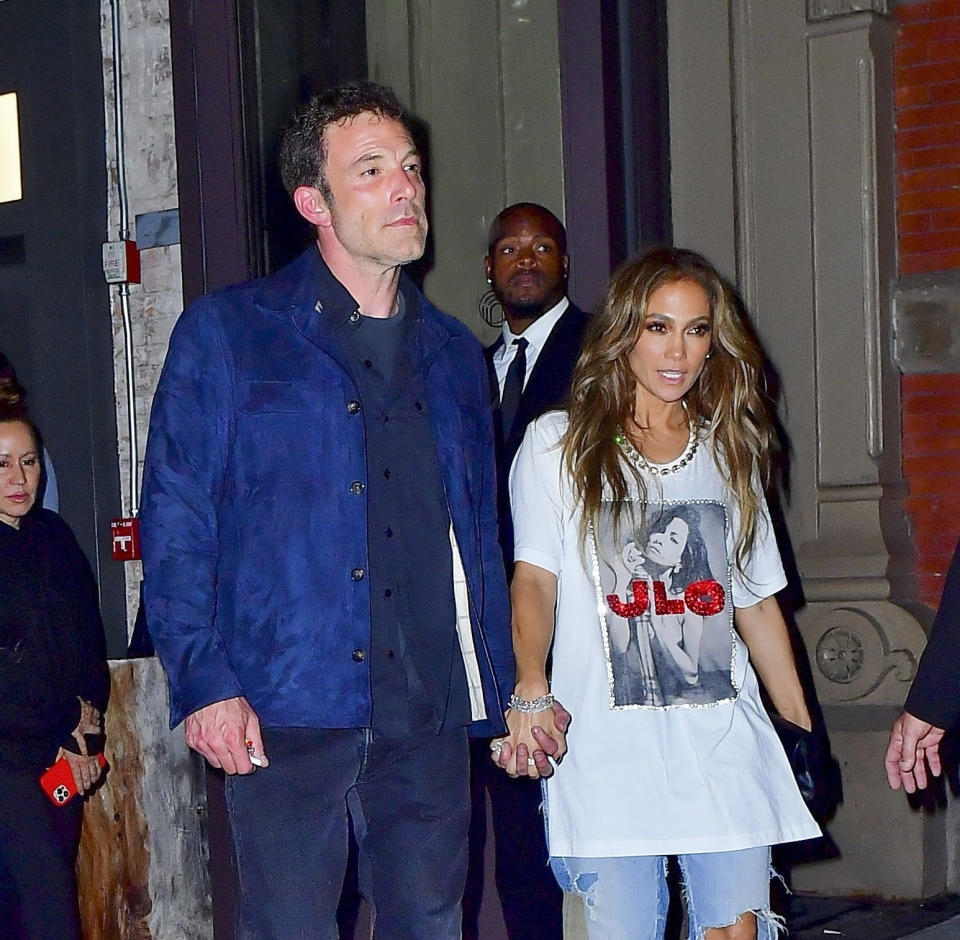 <p>Luego de ofrecer un espectáculo de primera en el concierto Global Citizen Festival, <strong>Jennifer López</strong> fue captada de la mano de su novio <strong>Ben Affleck</strong> en Nueva York.</p>