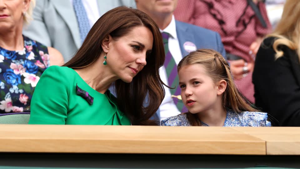 A Kate, que es patrocinadora real del All England Lawn Tennis Club, se la ve a menudo viendo la competencia desde el Palco Real de Wimbledon.  -Julian Finney/Getty Images