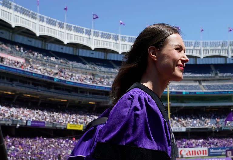 La primera ministra finlandesa, Sanna Marin, llega al estadio de los Yankees para asistir a la ceremonia de graduación de la promoción 2023 de la Universidad de Nueva York, en el distrito neoyorquino del Bronx, el 17 de mayo de 2023.