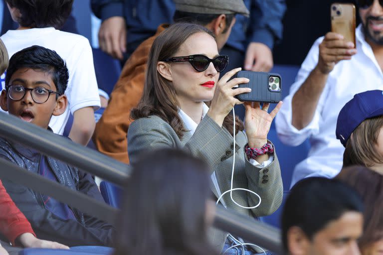 La actriz que creó su propio equipo de fútbol femenino en Los Ángeles es una apasionada de este deporte. Durante todo el encuentro, alentó y sacó fotografías desde la platea