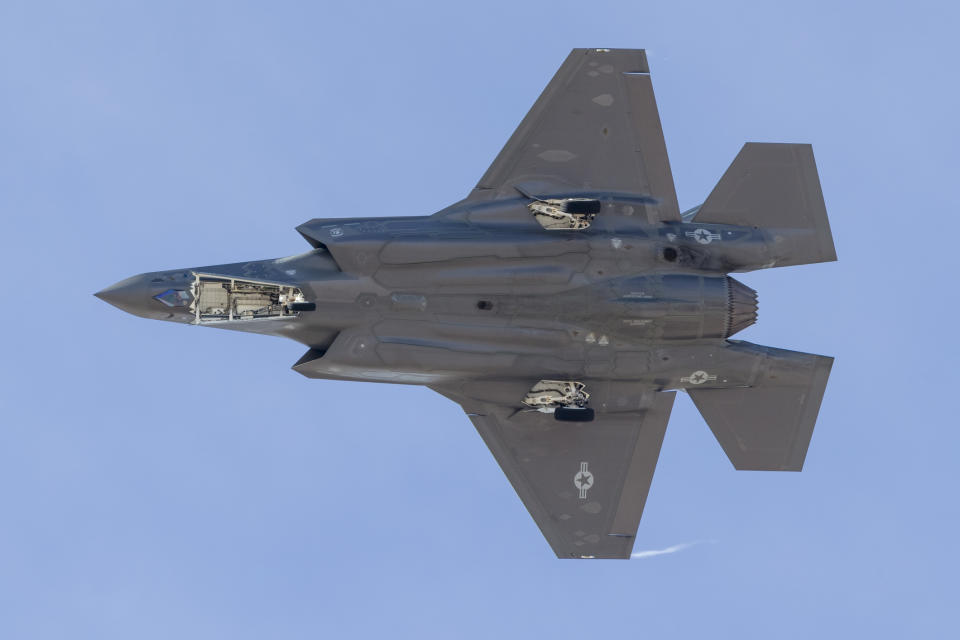 Spannweite der F-35: zehn Meter.