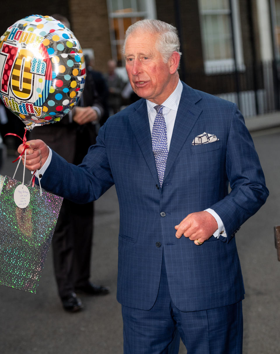 El príncipe Carlos en un Age UK Tea en su cumpleaños 70 en la Spencer House el 14 de noviembre de 2018 en Londres. (Mark Cuthbert/UK Press vía Getty Images)