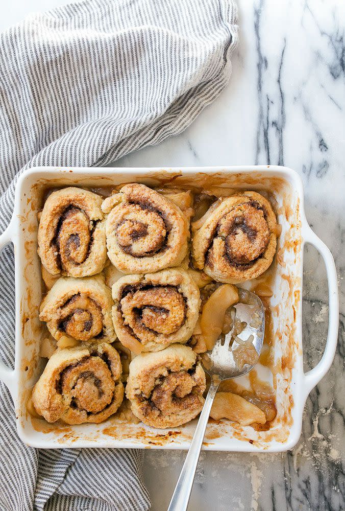 Apple Cinnamon Roll Cobbler